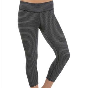 BEYOND YOGA Capri Leggings